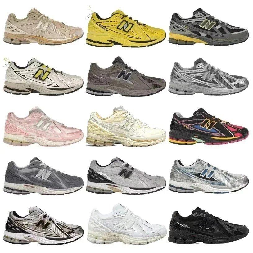 New Balance 2002R Sneakers