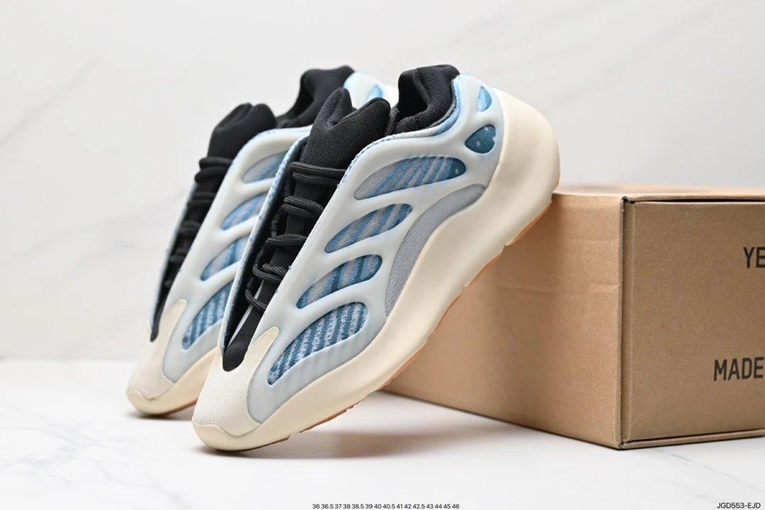 Yeezy 700 V3 Sneakers