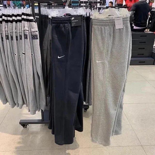 Nike Standard Fit Sweatpants