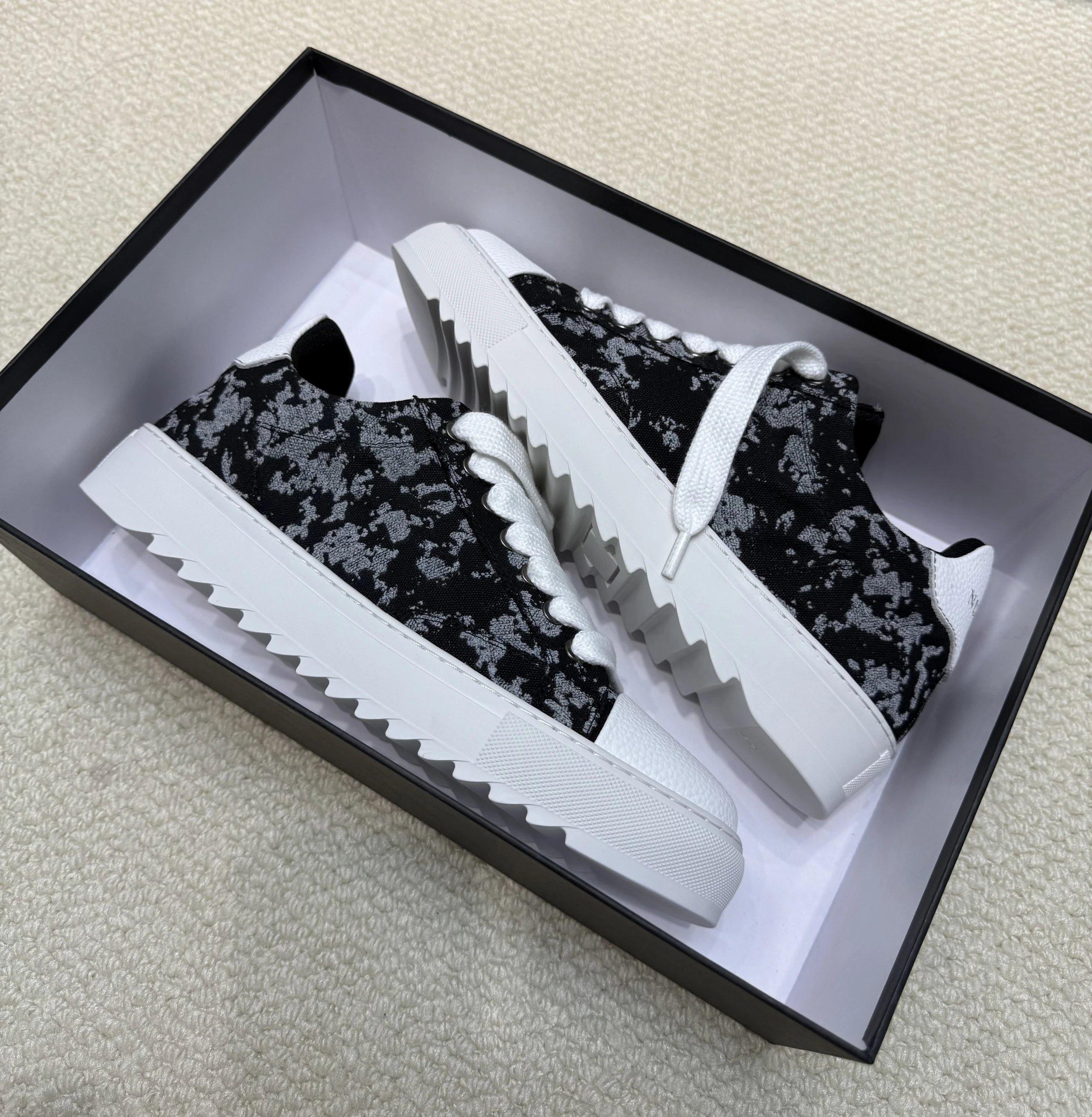 Alexander McQueen Oversized Sn