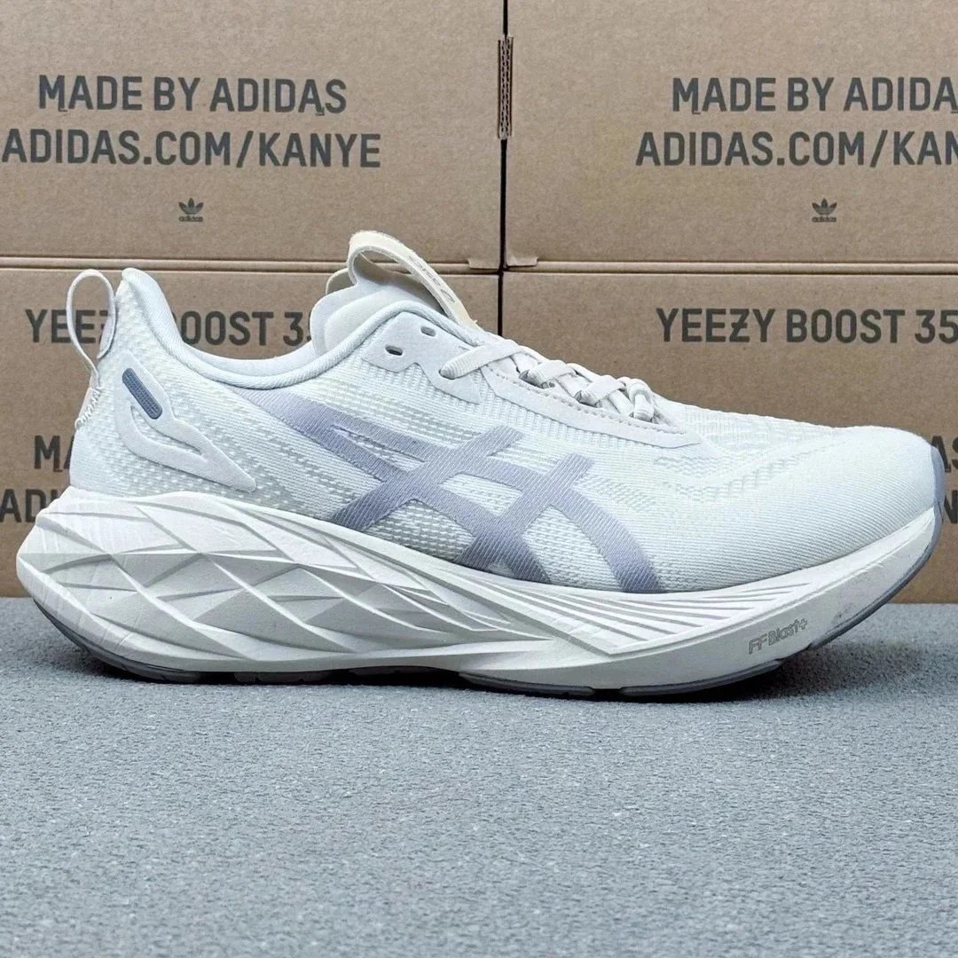 Asics Novablast 3 Sneakers